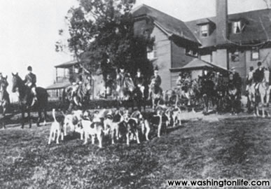 The Chevy Chase Hunt in front of their fi rst clubhouse, circa 1900