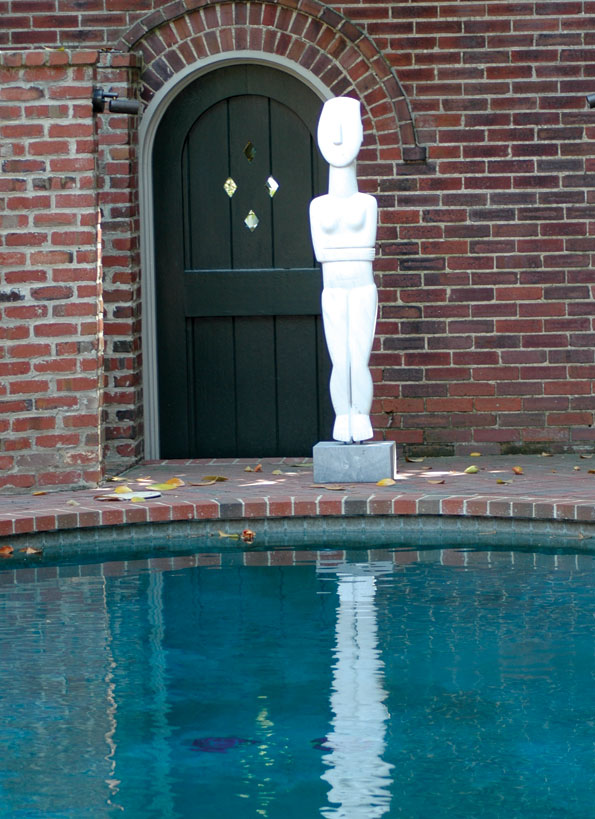 A poolside statue.