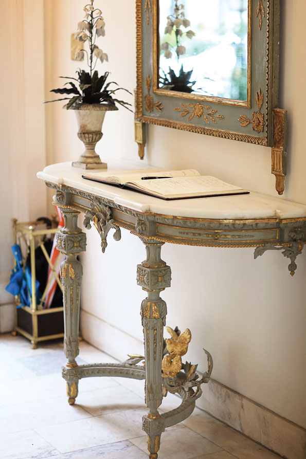 Resting on a carved table in the entry hall, McElveen-Hunter’s guestbook records the names of the political, diplomatic, and art world VIPs who attend her frequent parties. 