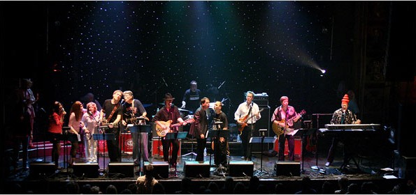 The Rock Bottom Remainders play New York City in 2007 (photo courtesy Julien Jourdes)