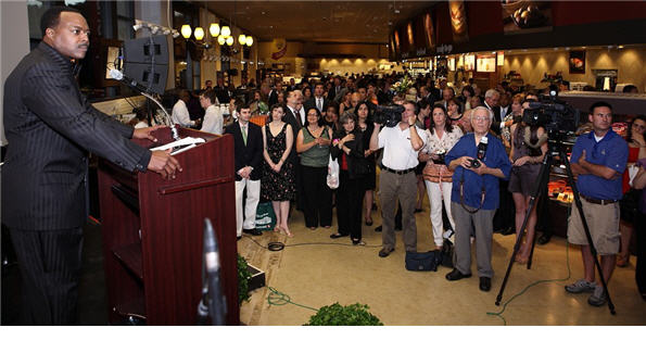 Leon Harris welcomes the crowd at the Social Safeway Opening Gala
