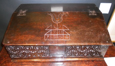 biblebox Oak Bible Box (1694, $3,200) from Running Battle Antiques.