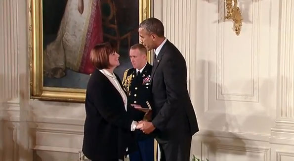 President Barack Obama with honoree Linda Ronstadt (Photo WhiteHouse.gov)