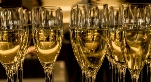 new-year-s-eve-ceremony-champagne-sparkling-wine