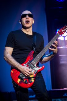 Joe Satriani (photo by Jon Luini)