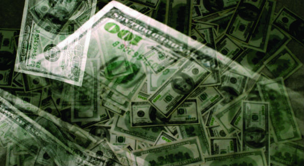 Hundred dollar bills by Revisorweb via Wikimedia Commons